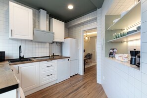公寓 (2 Bedrooms) | 私人廚房 | 雪櫃、微波爐、焗爐、爐具