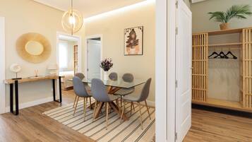 Apartemen (2 Bedrooms) | Makan di kamar