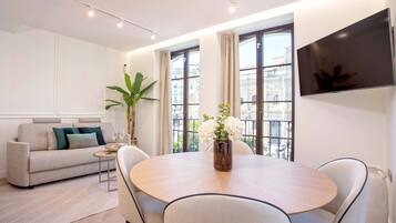 Apartment (1 Bedroom) | Wohnbereich