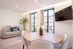 Apartment (1 Bedroom) | Living area - Genteel Home Chicarreros (Seville)