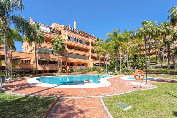 Seasonal outdoor pool - Genteel Home Costa de Nagüeles (Marbella)