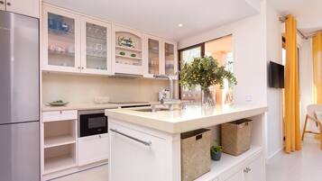 LÀgenhet (3 Bedrooms) | Eget kök | KylskÄp, mikrovÄgsugn, ugn och spishÀll