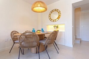 Apartment (3 Bedrooms) | In-room dining - Genteel Home Costa de Nagüeles (Marbella)
