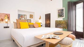 5 chambres, bureau, espace de travail pour ordinateur portable