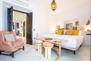 Casa (5 Bedrooms) | 5 habitaciones, escritorio y espacio para trabajar con laptop