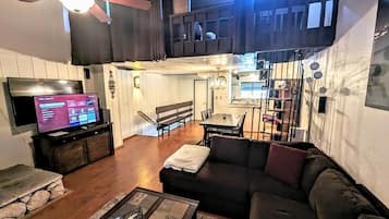 TV, fireplace