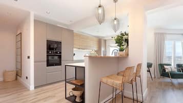 Appartamento (3 Bedrooms) | Cucina privata | Frigorifero, microonde, forno, piano cottura