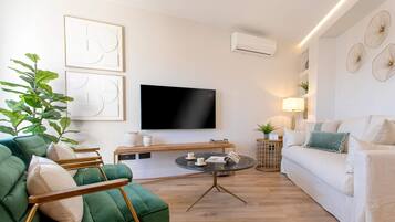 Apartment (3 Bedrooms) | Living room