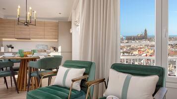 Apartment (3 Bedrooms) | Living room