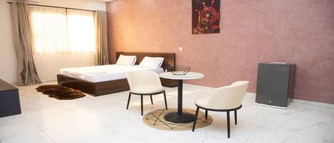 1 makuuhuone, silitysrauta/-lauta, vuodevaatteet