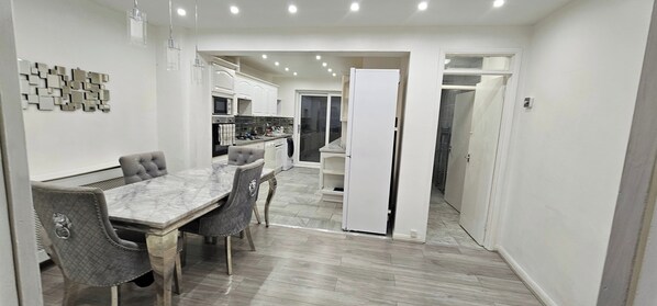 Dining - Spacious & Modern 2-bed House in Dagenham (Dagenham)
