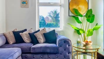 Apartment | Living area | TV