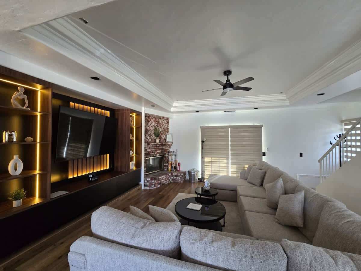 电视、壁炉、办公室