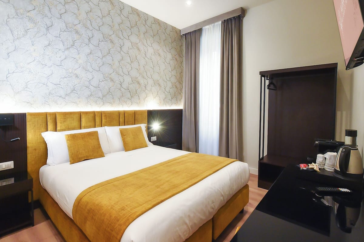Deluxe kamer, 1 twee- of 2 eenpersoonsbedden | 1 slaapkamer, een gratis minibar, een kluis op de kamer, een bureau