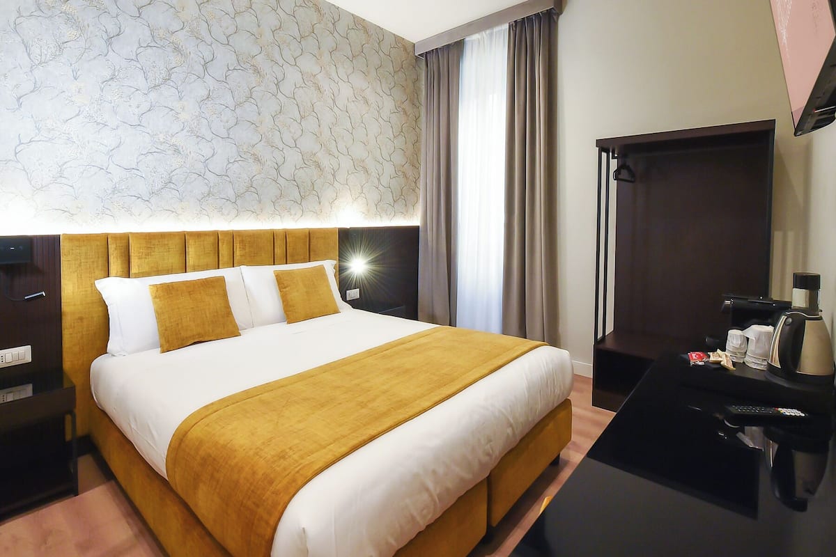 Deluxe Double or Twin Room | Bar mini percuma, peti besi dalam bilik, meja