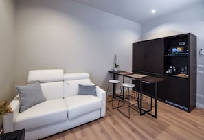 Een 40-inch flatscreentelevisie met digitale zenders