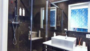 Deluxe Double Room | Bathroom | Shower, hair dryer, bathrobes, slippers