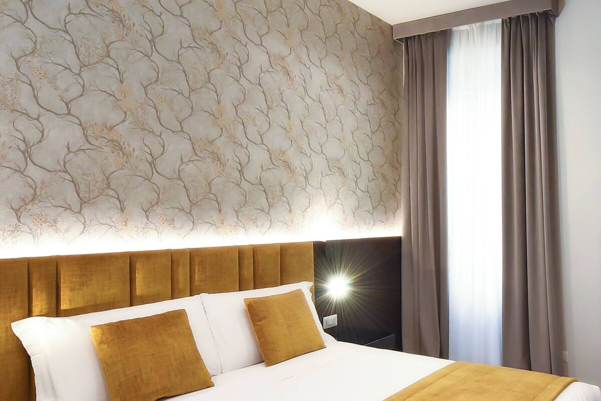Deluxe Double or Twin Room | Minibar (free items), in-room safe, desk, laptop workspace