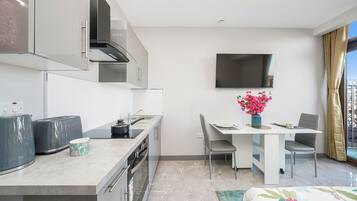 Apartment | Private kitchen | Fridge, oven, stovetop, electric kettle