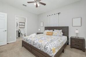 3 chambres, fer et planche à repasser, Wi-Fi, draps fournis