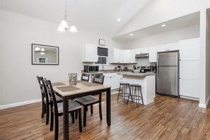Dining - Home Near Riverwalk, Frost Bank Center, w/ King Bed  (San Antonio)