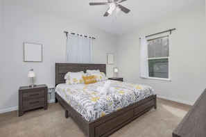 3 bedrooms, iron/ironing board, WiFi, bed sheets - Home Near Riverwalk, Frost Bank Center, w/ King Bed  (San Antonio)