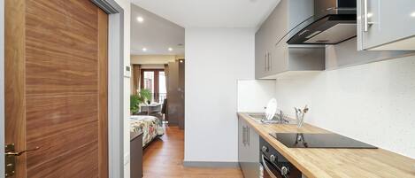 アパートメント | 専用キッチン | 冷蔵庫、オーブン、コンロ、電気ポット