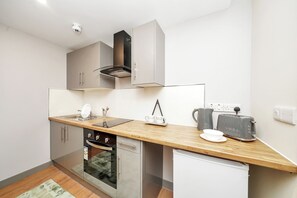 Apartment | Private kitchen | Fridge, oven, stovetop, electric kettle