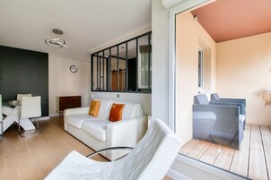 Appartement Deluxe | Coin séjour | Télévision à écran plat