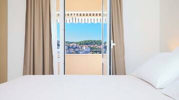 Apartment (1 Bedroom) | 1 bedroom, laptop workspace