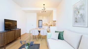 Appartamento (1 Bedroom) | Soggiorno | Smart TV 108 cm con canali via cavo