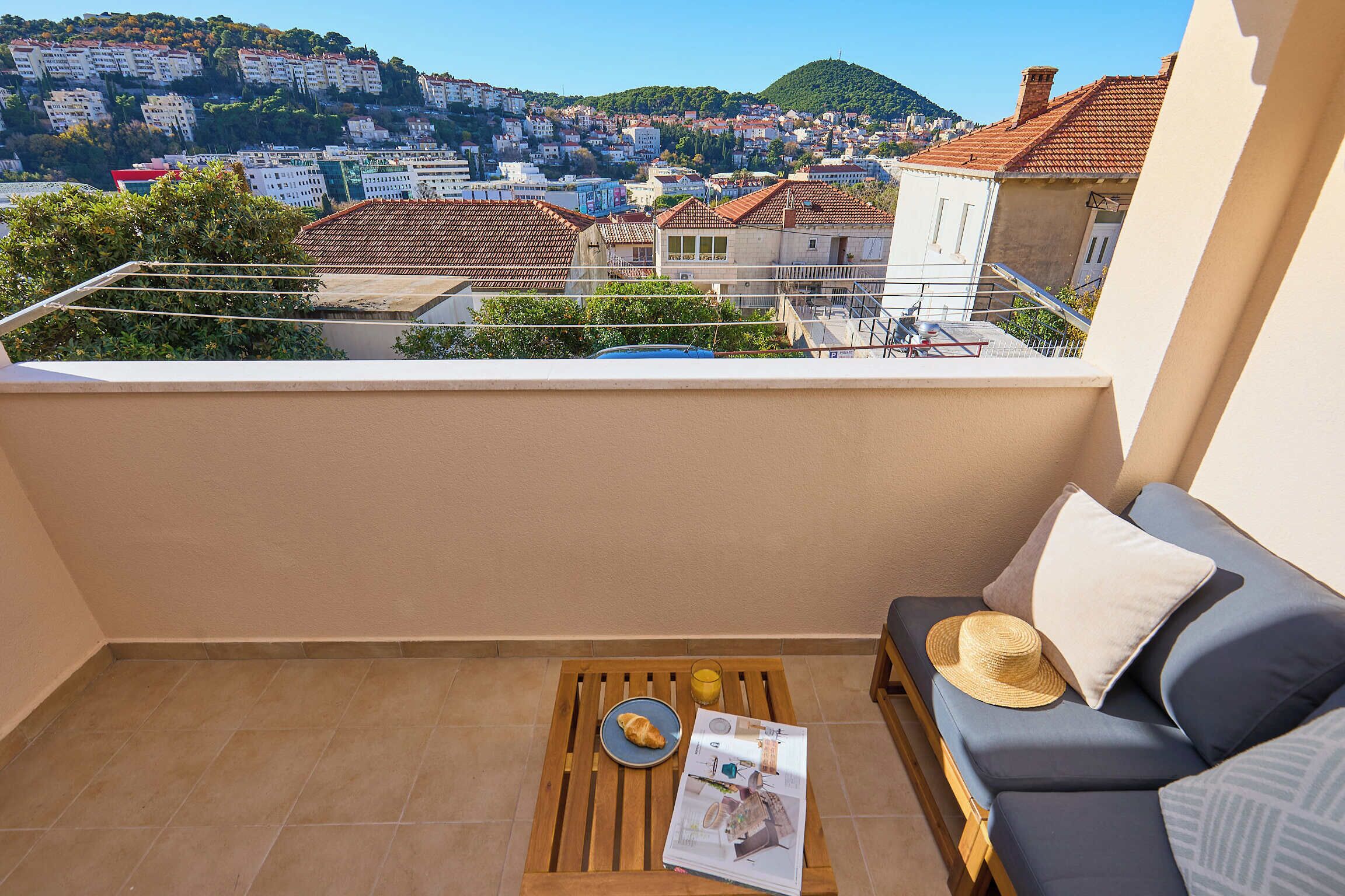 Apartment (1 Bedroom) | Balcony