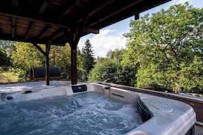 Bain à remous extérieur