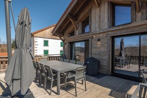 تناول الطعام بالخارج