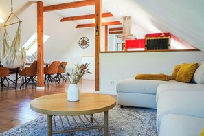 Superior Condo, 2 Bedrooms | Living area | 100-cm Smart TV with digital channels - 7Seas Erholungsdomizil Bostalsee (Nohfelden)