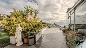 Pintu masuk properti