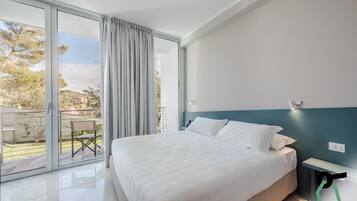 Classic Double Room, Balcony | Minibar, in-room safe, desk, free WiFi