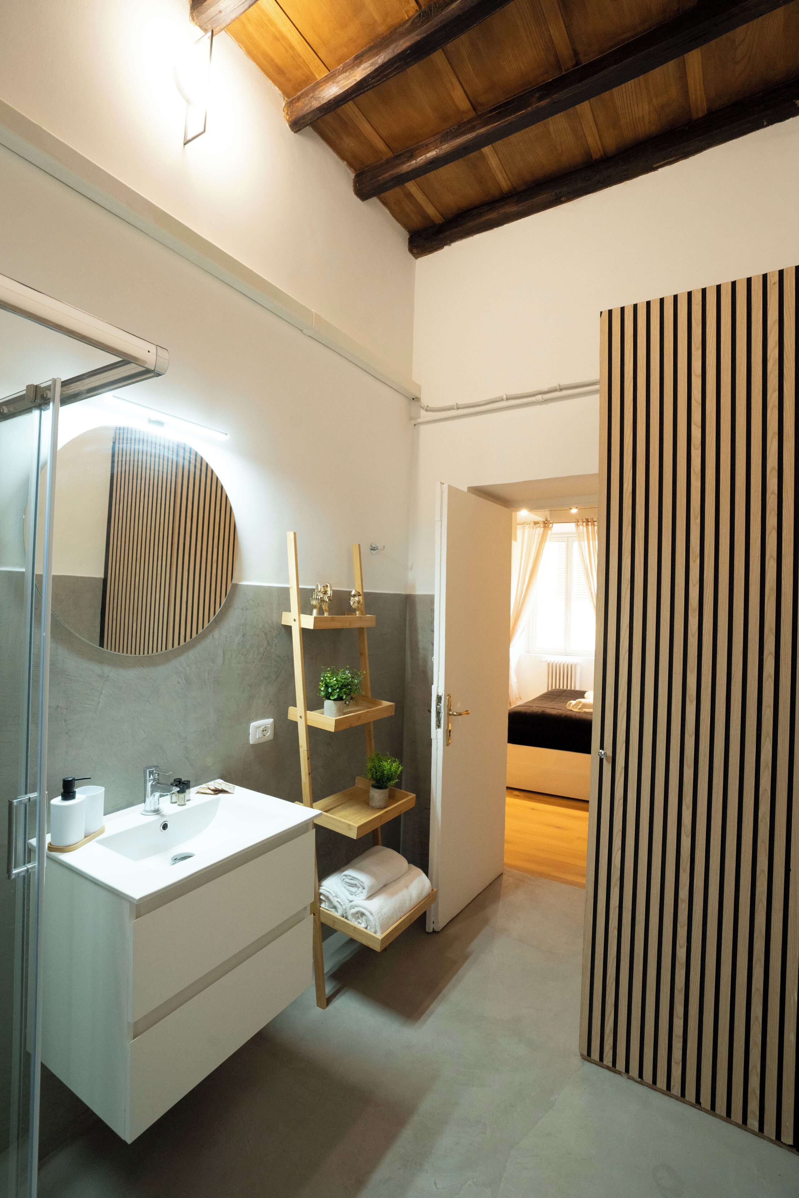 Basic Apartment | Bathroom | Bidet