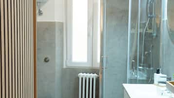 Apartamento básico | Banheiro | Bidê