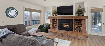 Warm home w/ ski-in/ski-out & resort access