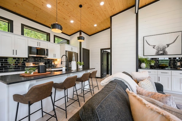 Fridge, microwave, oven, stovetop - Stargaze from Your Private Hot Tub (Broken Bow)