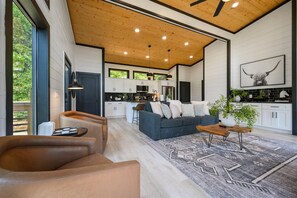 Smart TV, fireplace - Stargaze from Your Private Hot Tub (Broken Bow)