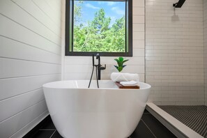 Shower, hair dryer, towels - Stargaze from Your Private Hot Tub (Broken Bow)