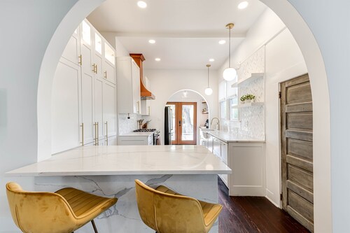 Luxury Spring Retreat Near San Antonio Icons