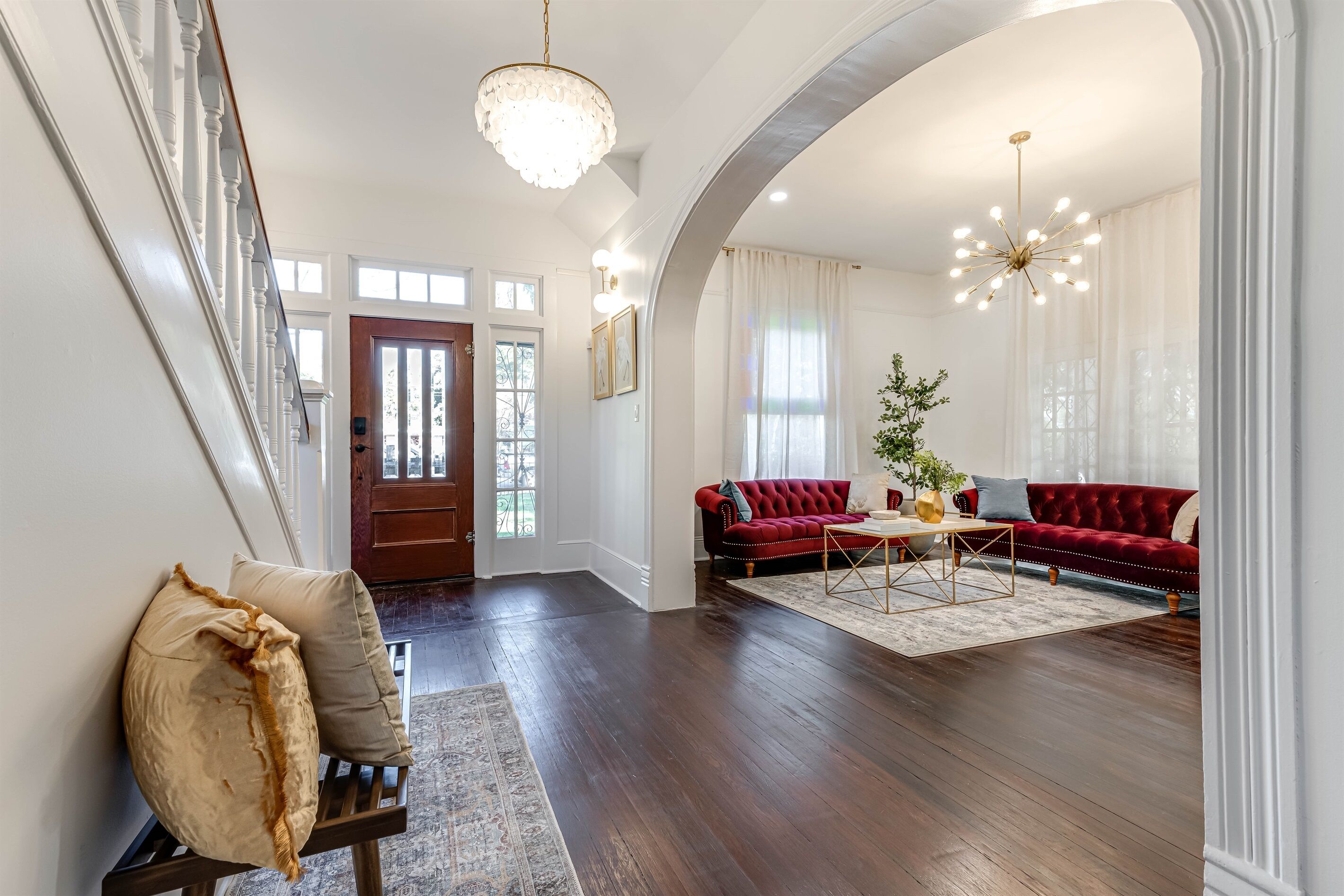 Een smart-tv, tafelvoetbal en boeken