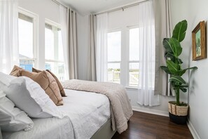 5 عدّة غرف نوم ومكواة/لوح كي وسرير سفر وواي فاي مجانًا