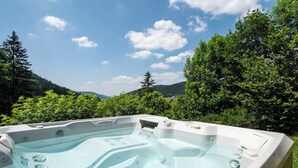 Outdoor spa tub - Chalet Léonice - 8 guests - Jacuzzi & Sauna, Gérardmer (Gérardmer)