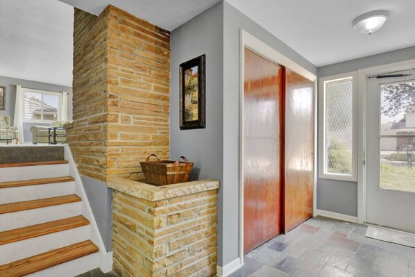 Interior - Comfort and Space near MSU (Lansing)