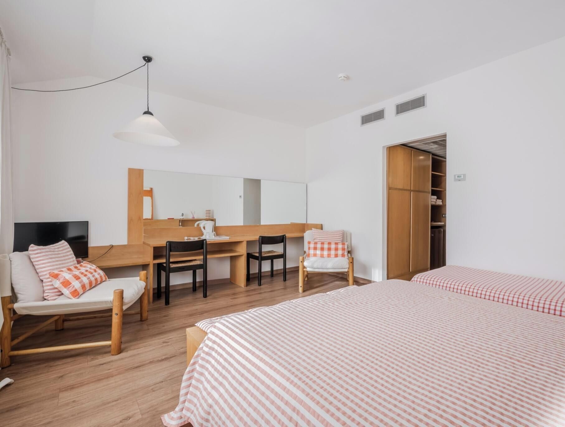 Minibar, in-room safe, desk, cribs/infant beds