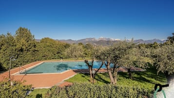 Seasonal outdoor pool, open 10:00 AM to 7:00 PM, pool umbrellas